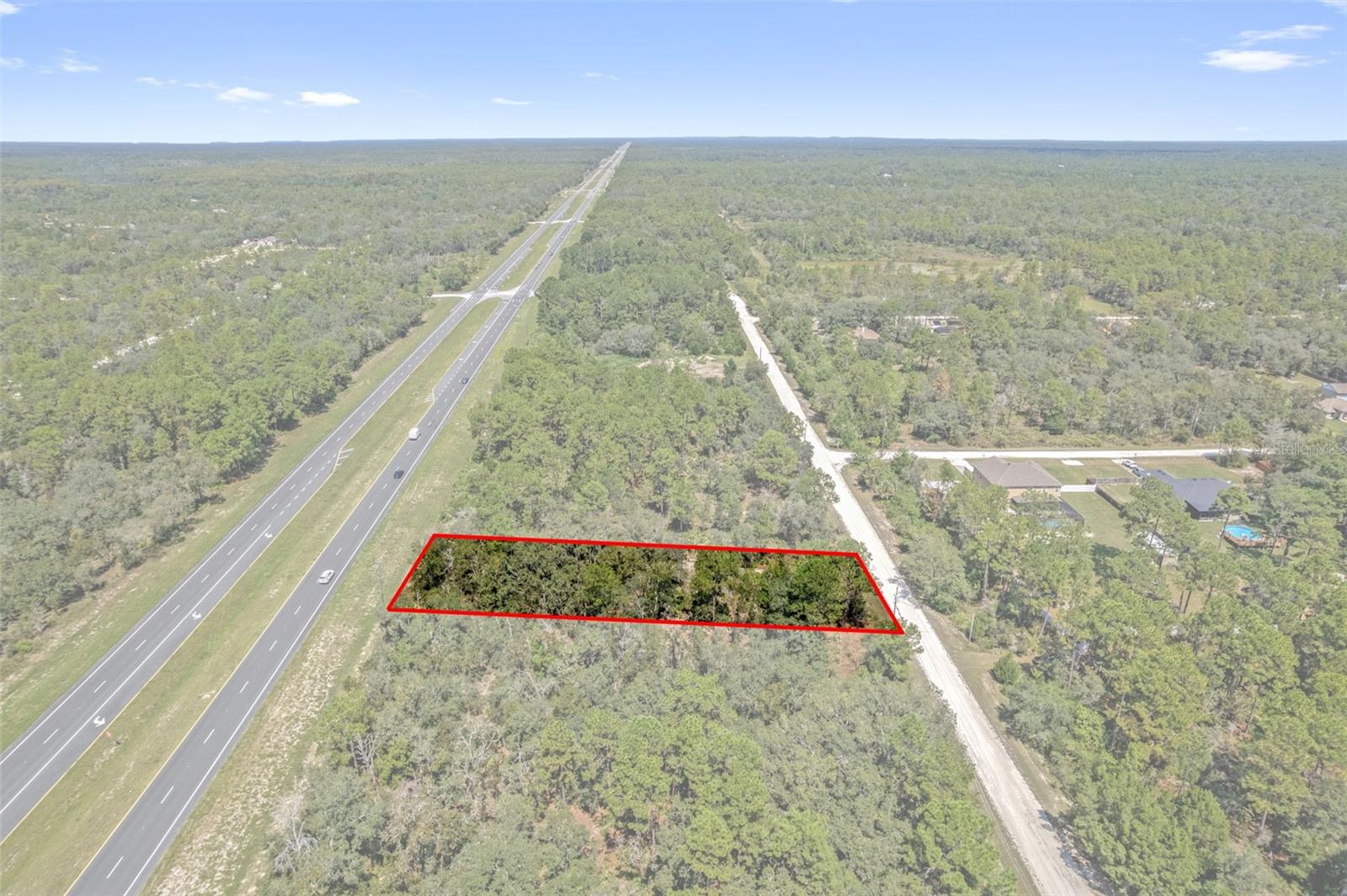 Listing photo id 4 for 18172 Commercial Way