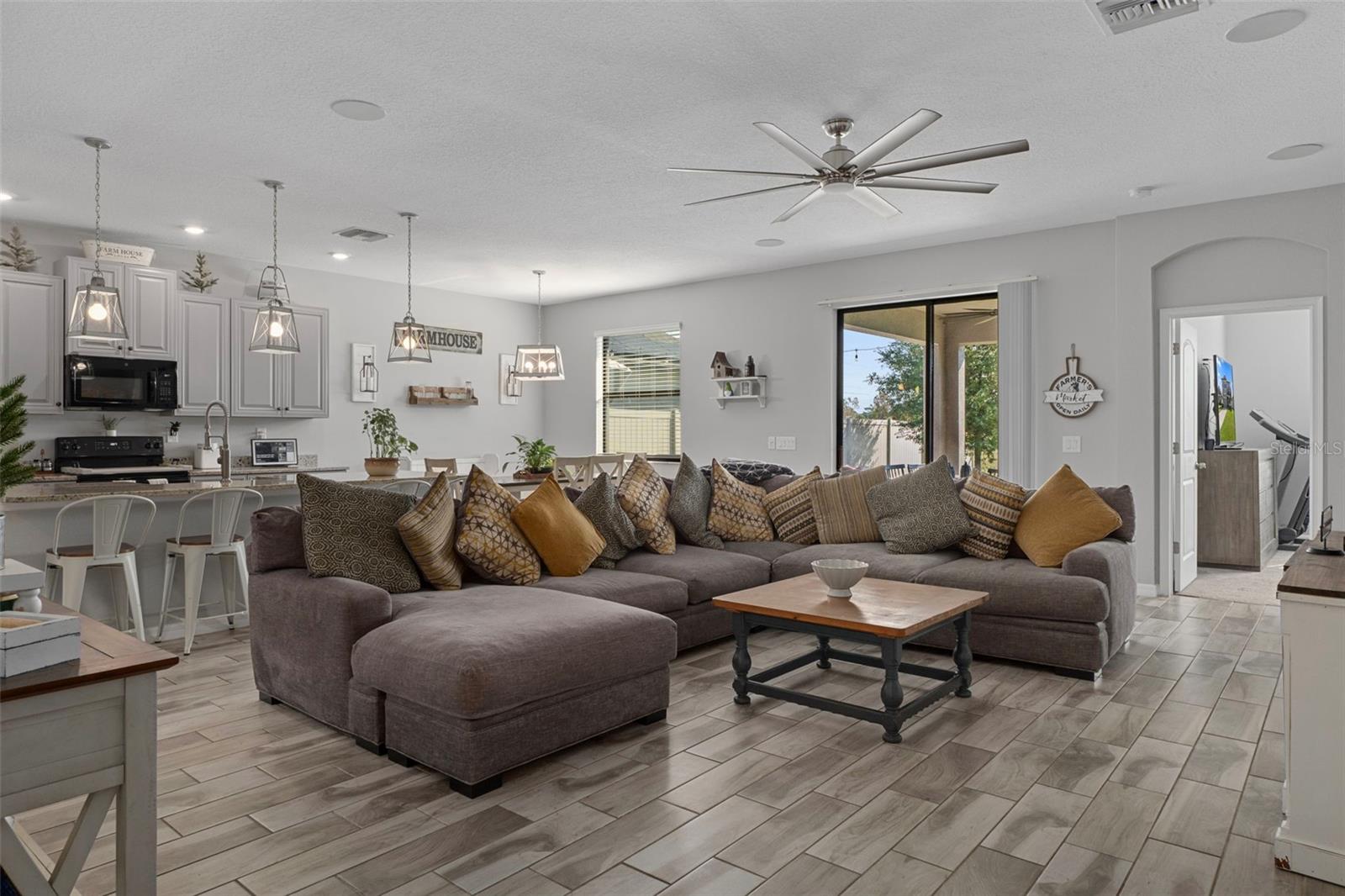 Image 10 of 81 For 13968 Nesbit Court