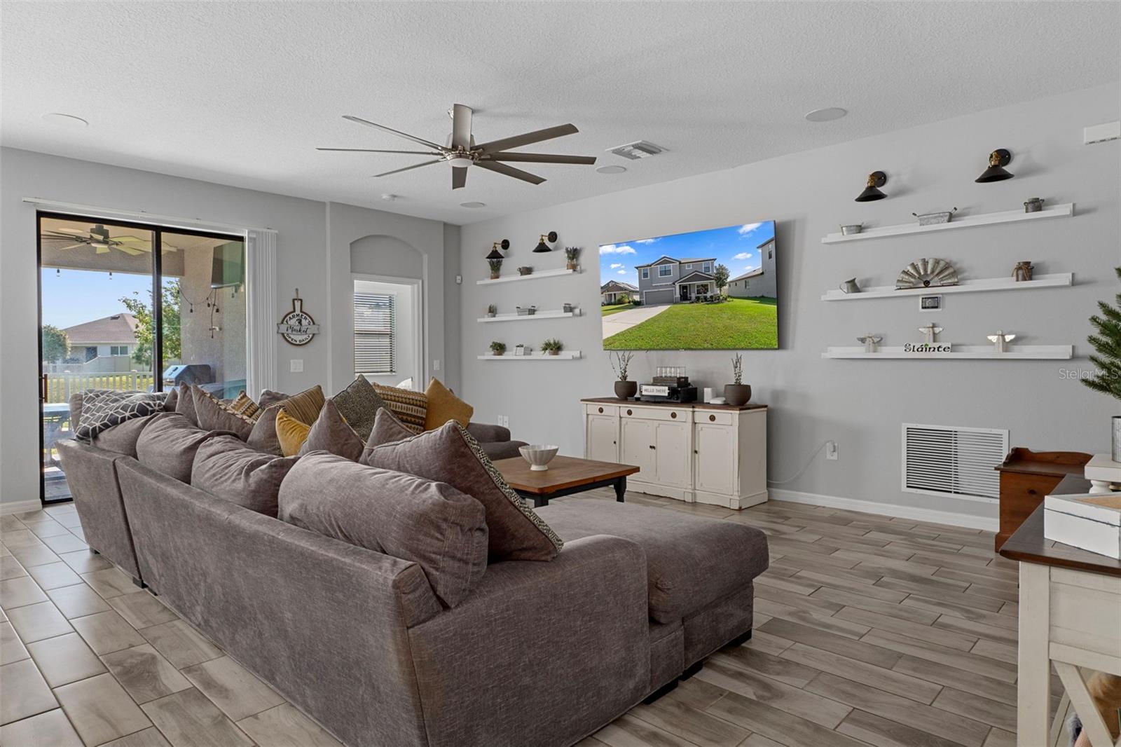 Image 13 of 81 For 13968 Nesbit Court