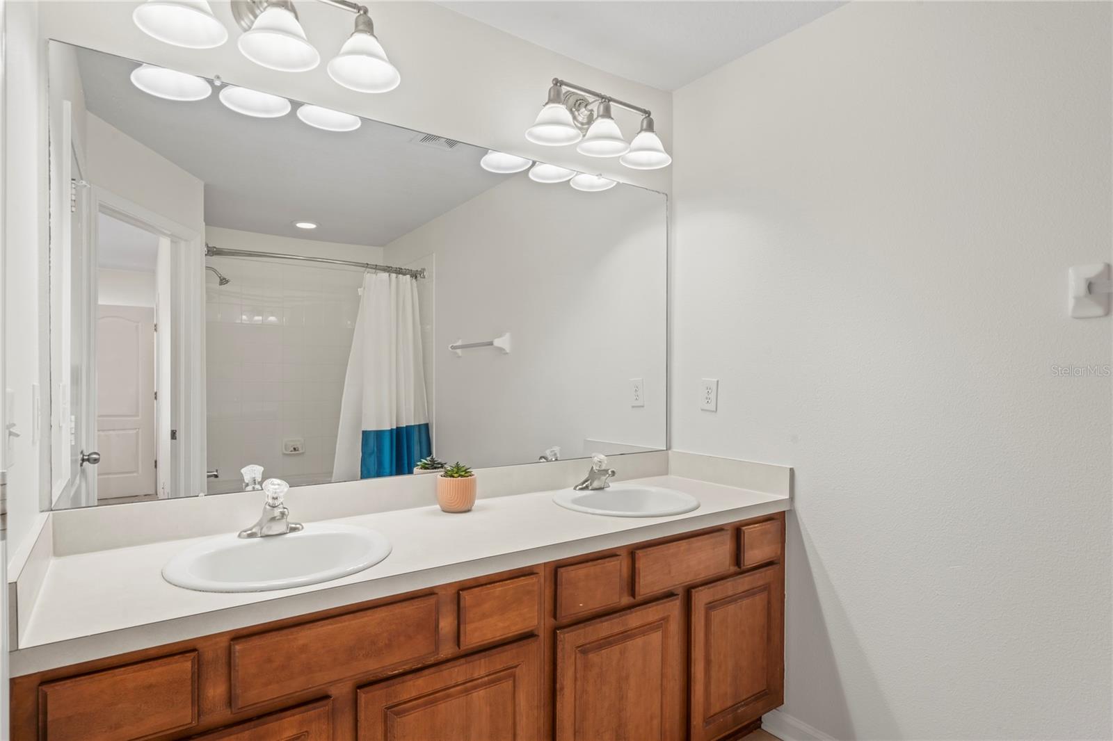 Image 33 of 68 For 8412 Sandy Beach Street