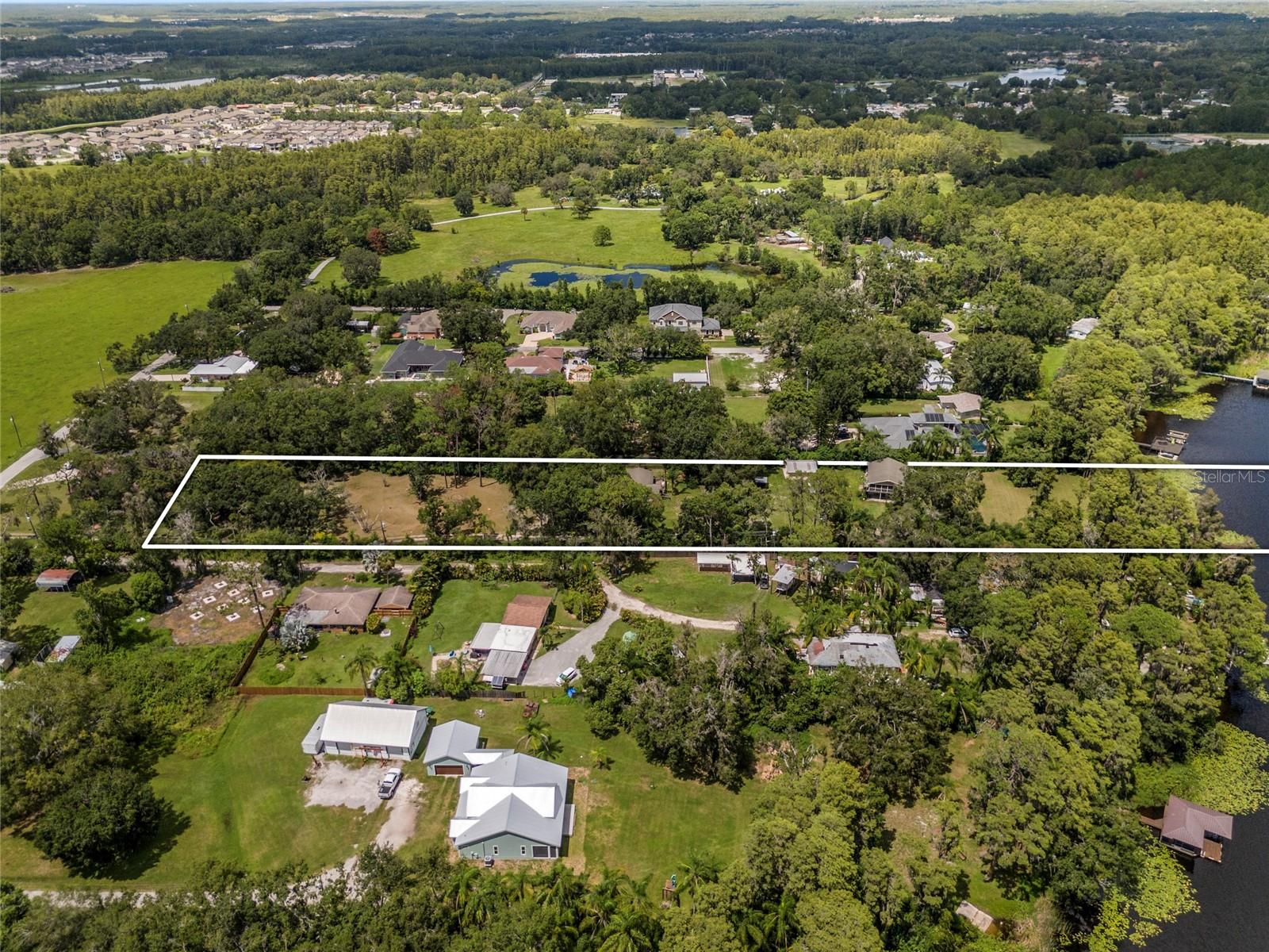 Image 12 of 79 For 20125 Green Grass Lane