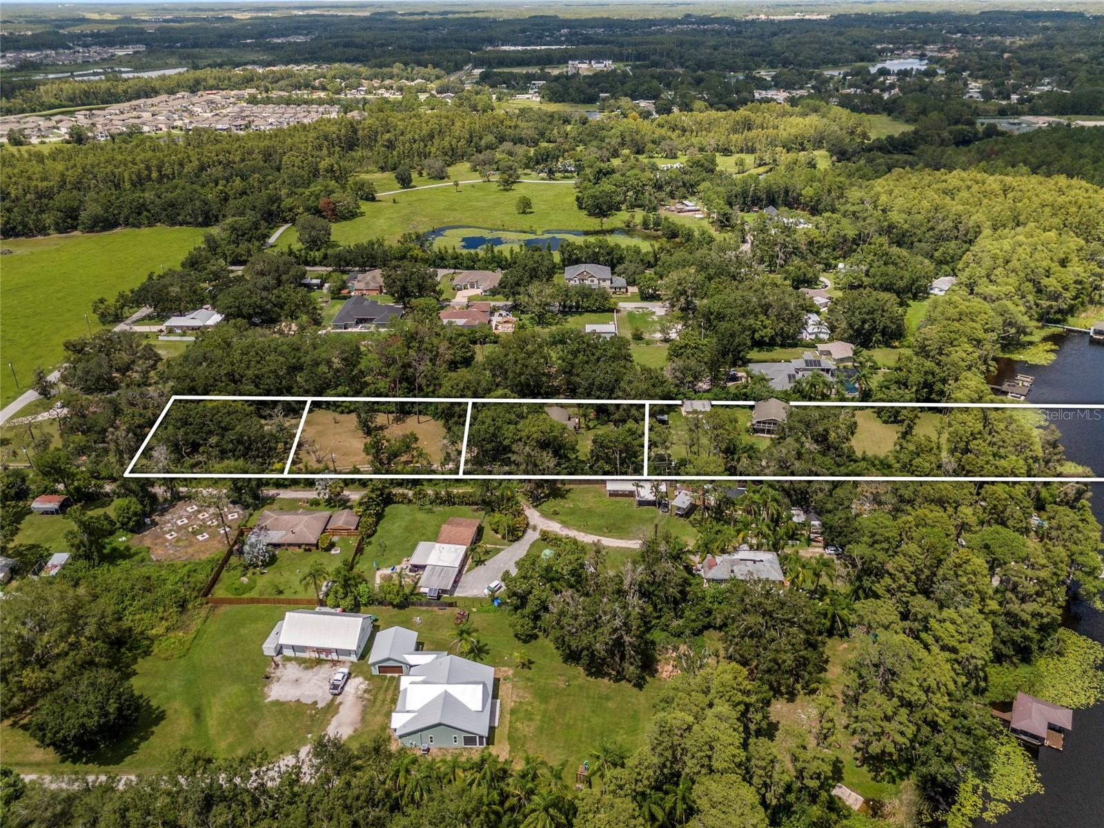 Image 14 of 79 For 20125 Green Grass Lane