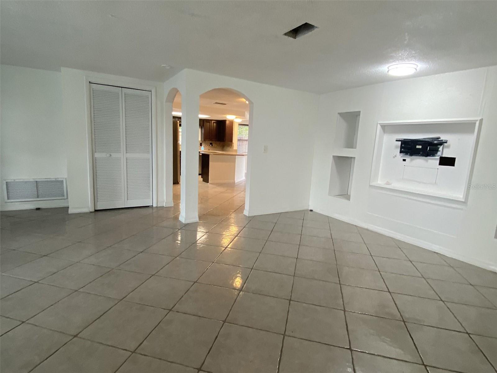 Image 15 of 49 For 1817 Dartmouth Drive