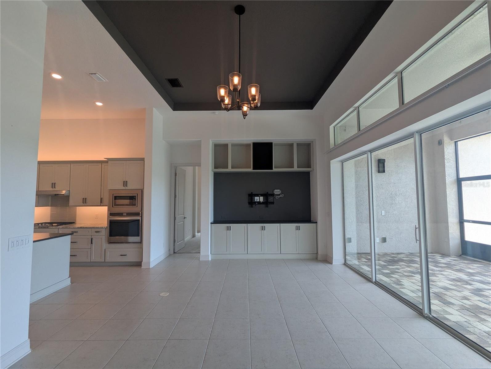 Listing photo id 12 for 1139 Hunt Club Drive