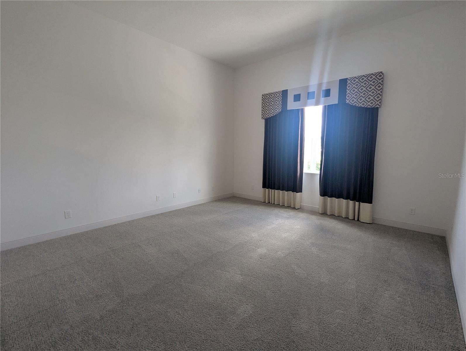 Listing photo id 14 for 1139 Hunt Club Drive