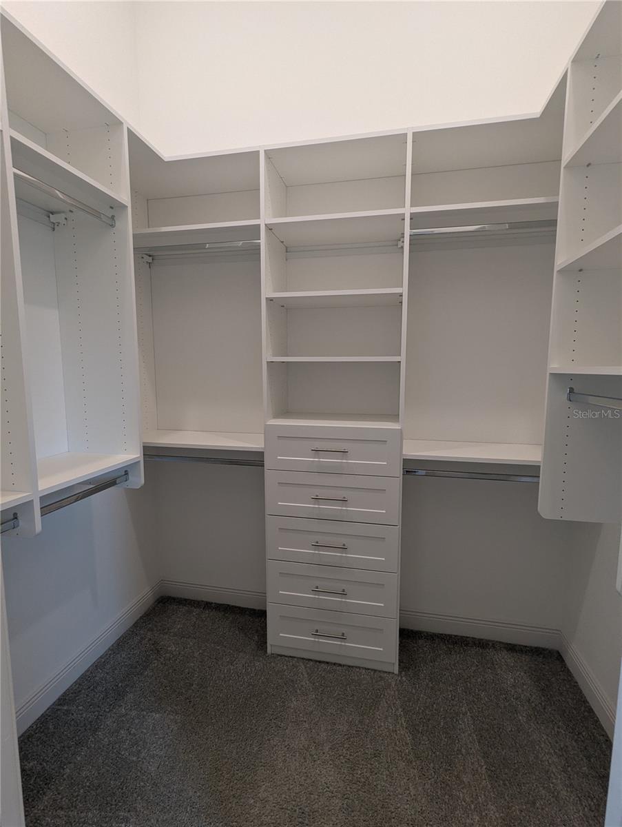Listing photo id 17 for 1139 Hunt Club Drive