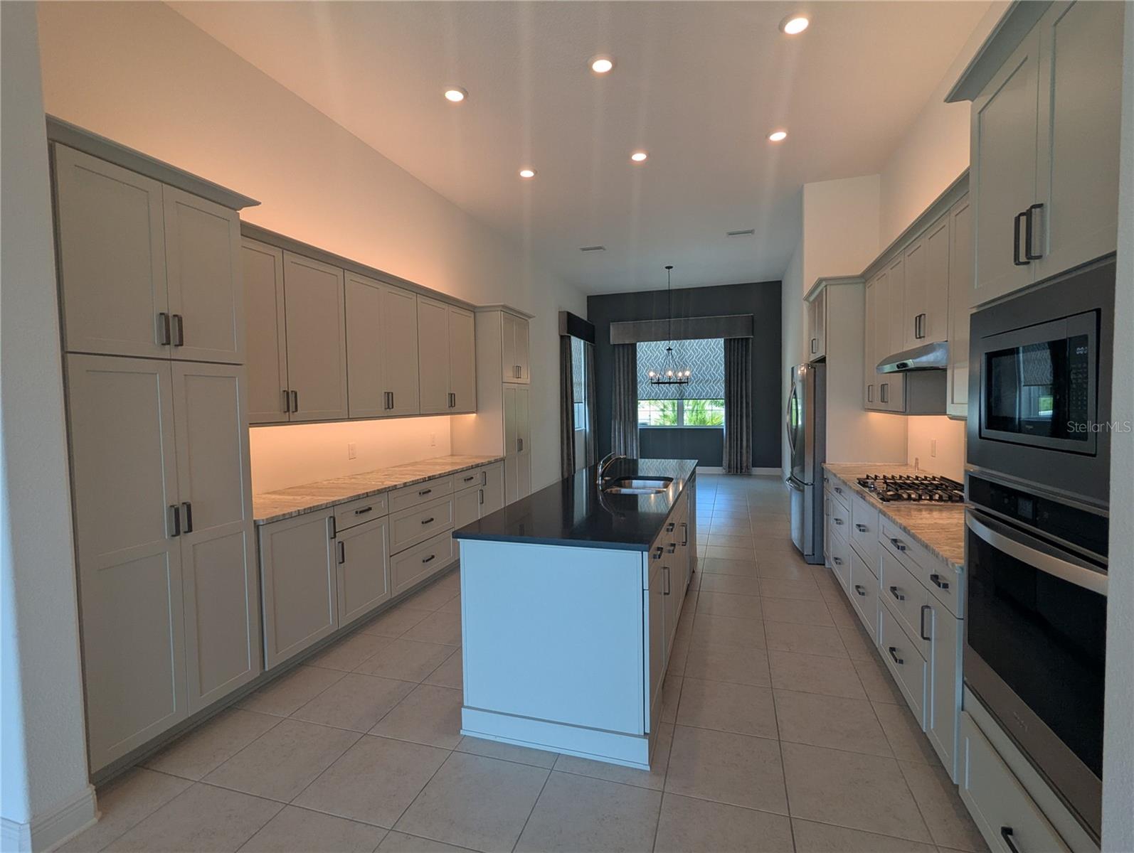 Listing photo id 27 for 1139 Hunt Club Drive