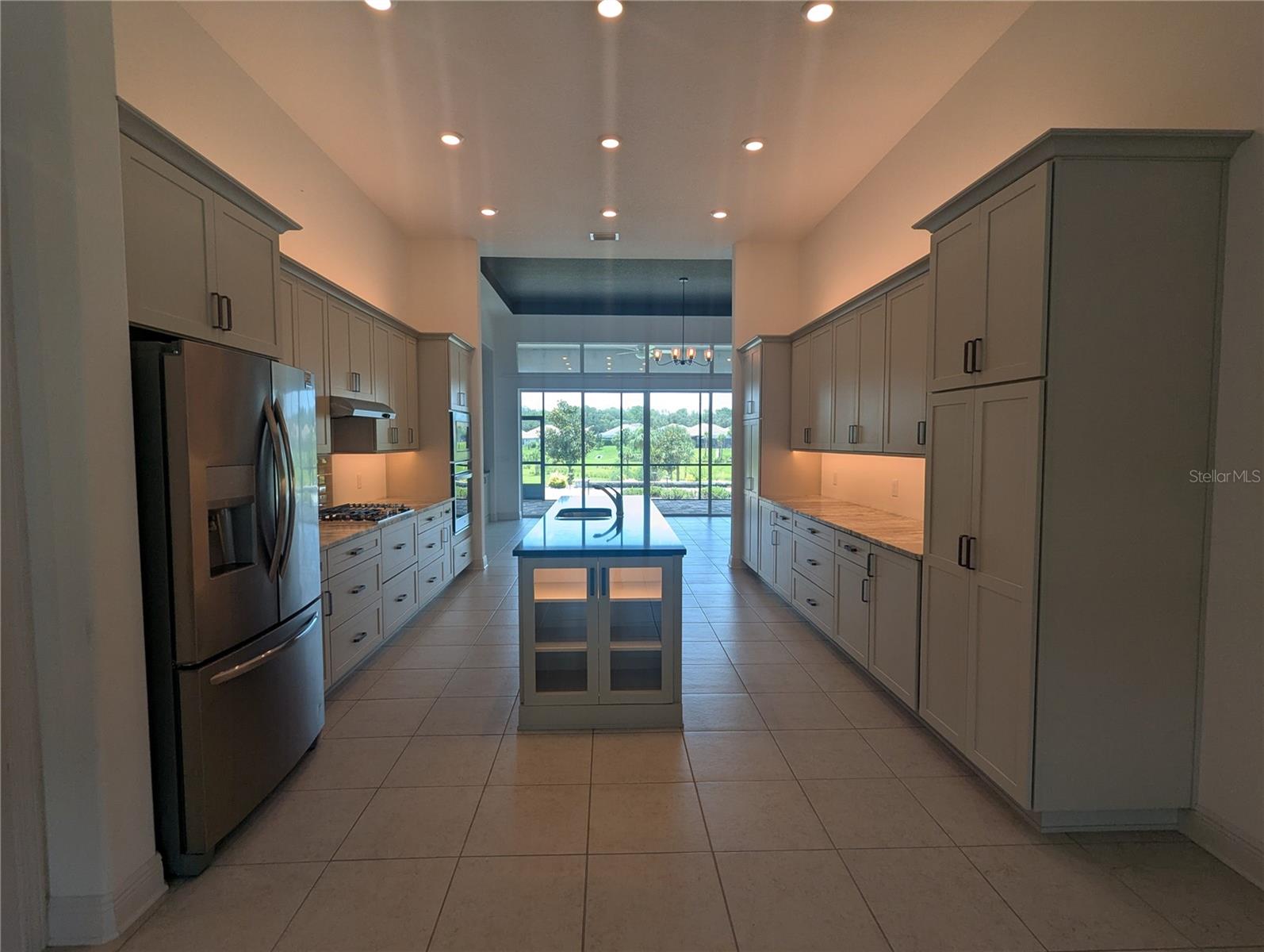 Listing photo id 2 for 1139 Hunt Club Drive