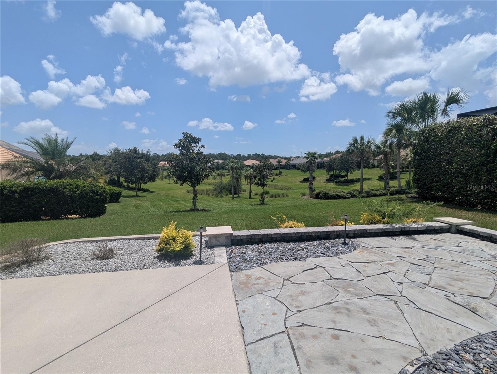 Listing photo id 38 for 1139 Hunt Club Drive