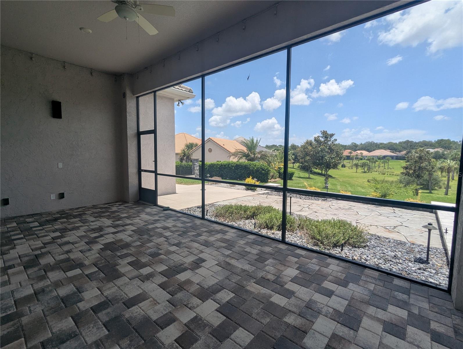 Listing photo id 41 for 1139 Hunt Club Drive