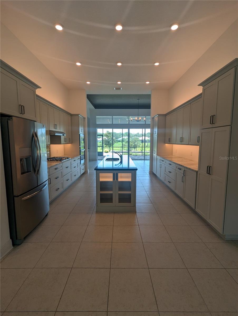Listing photo id 3 for 1139 Hunt Club Drive