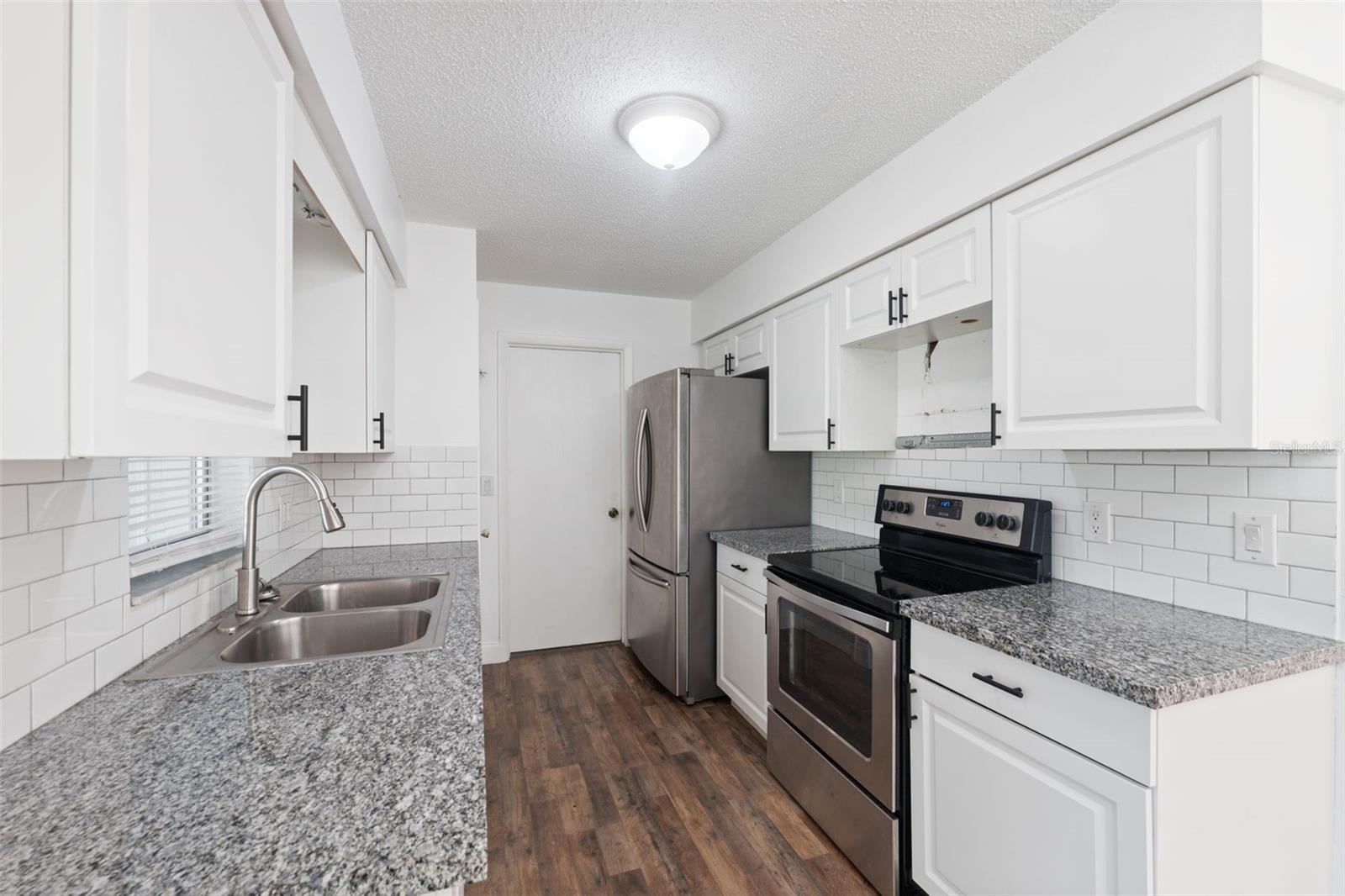 Image 8 of 45 For 27385 Azen Loop