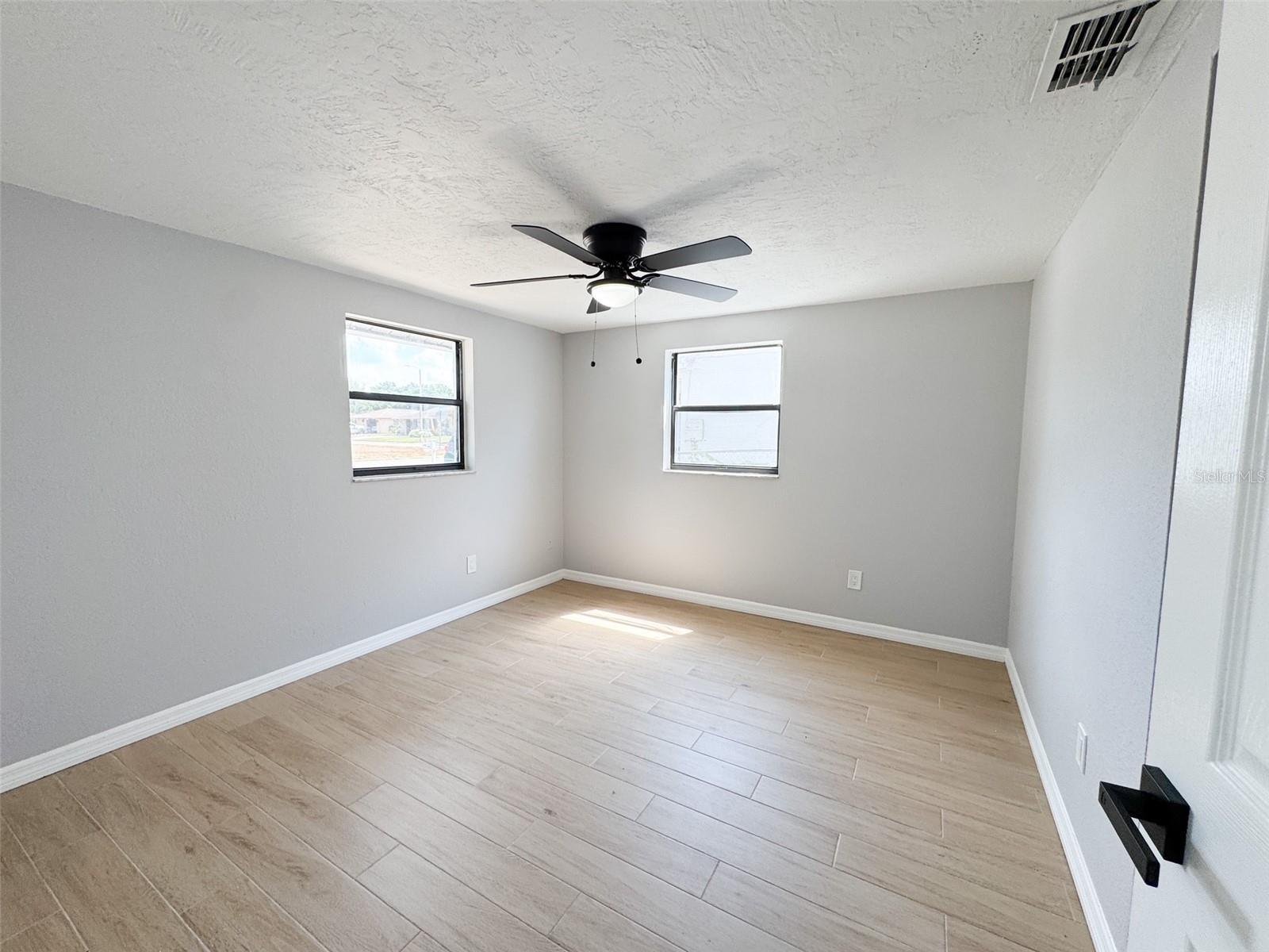 Image 15 of 32 For 8927 Roble Way