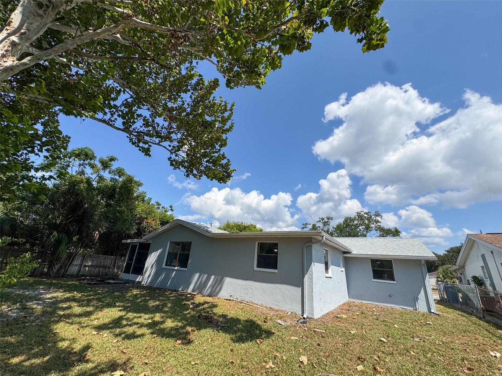 Image 28 of 32 For 8927 Roble Way