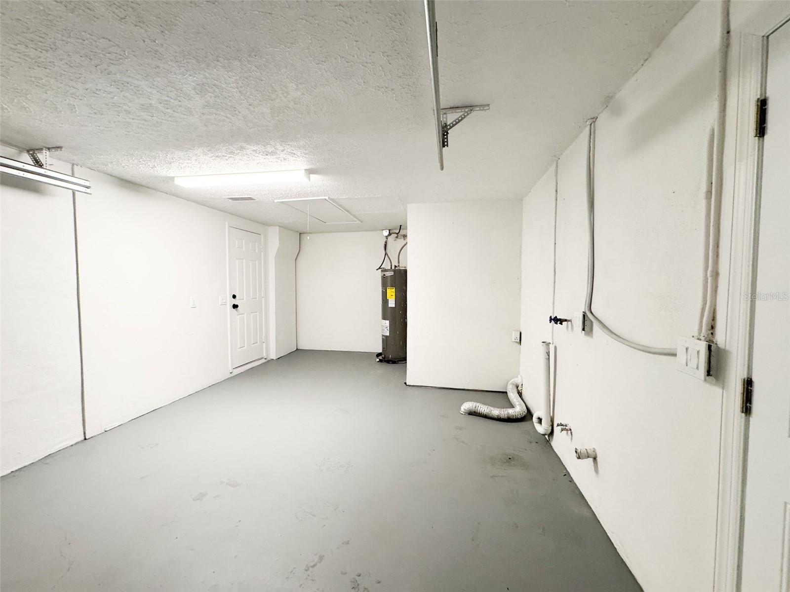 Image 31 of 32 For 8927 Roble Way