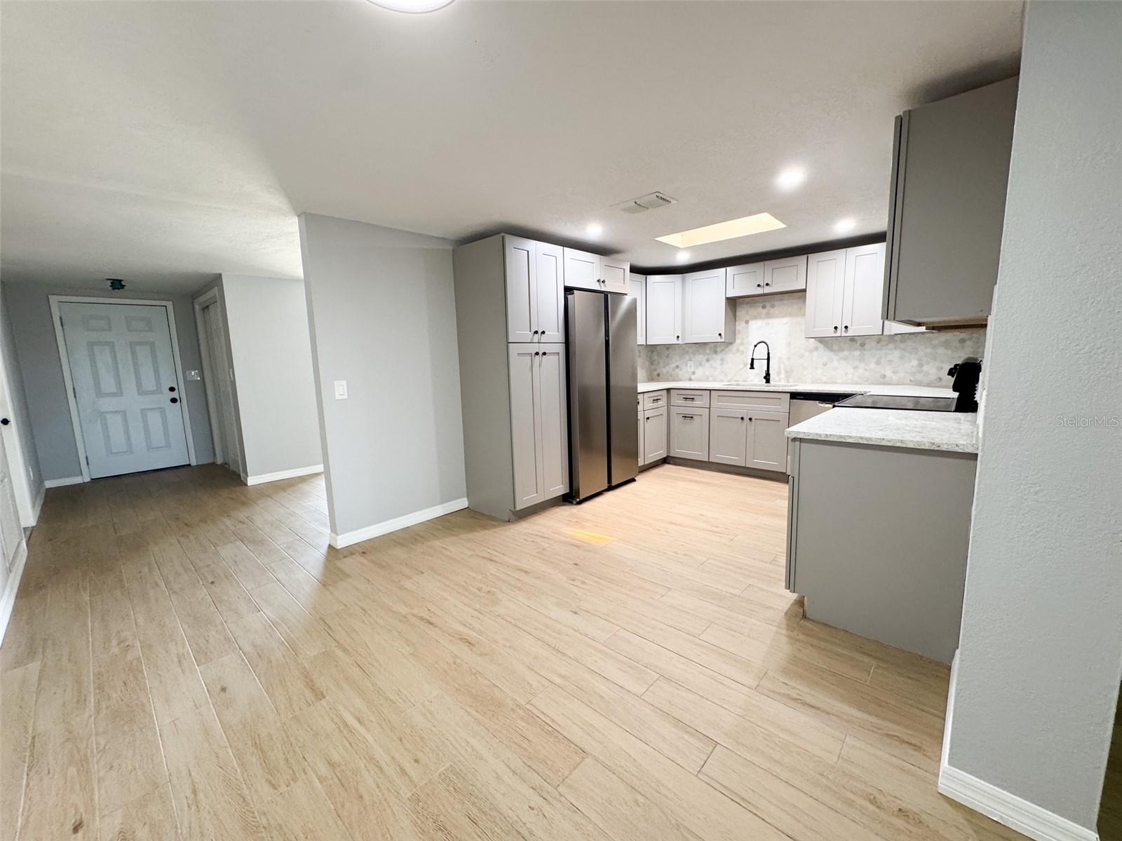 Image 5 of 32 For 8927 Roble Way