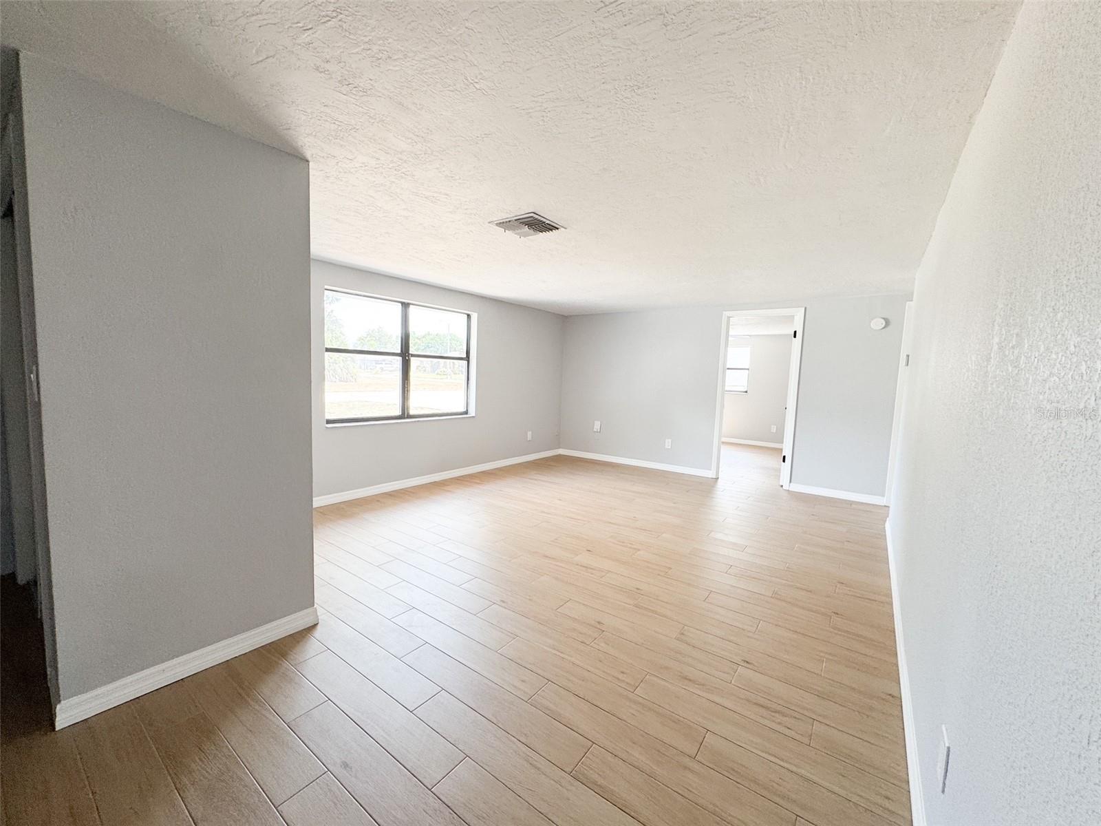 Image 6 of 32 For 8927 Roble Way