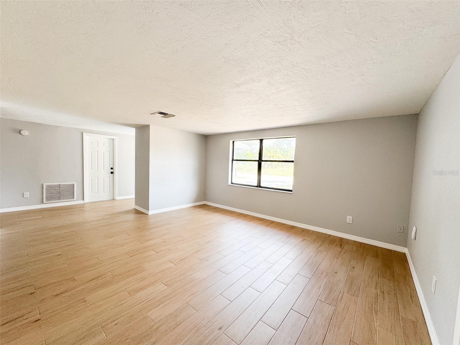 Image 7 of 32 For 8927 Roble Way