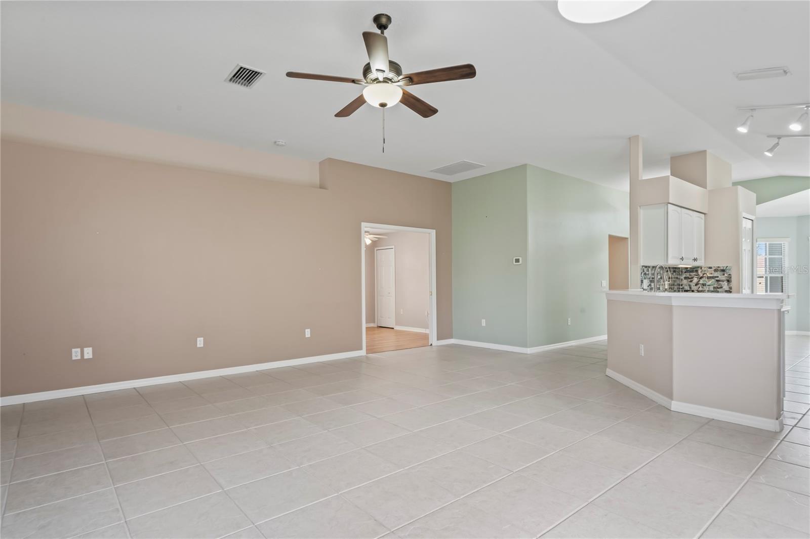 Image 10 of 91 For 18523 Fairway Green Drive