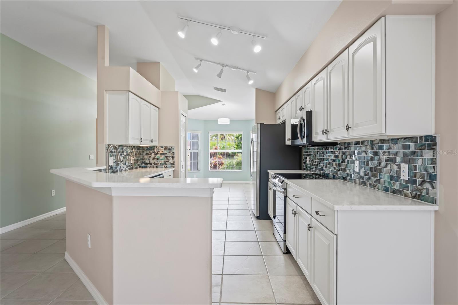 Image 13 of 91 For 18523 Fairway Green Drive