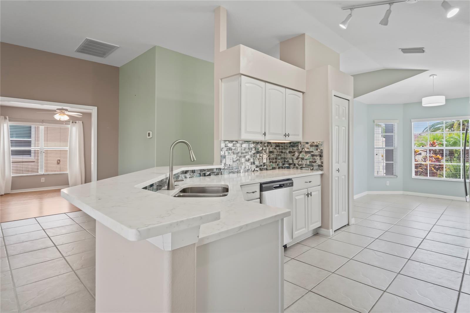 Image 14 of 91 For 18523 Fairway Green Drive