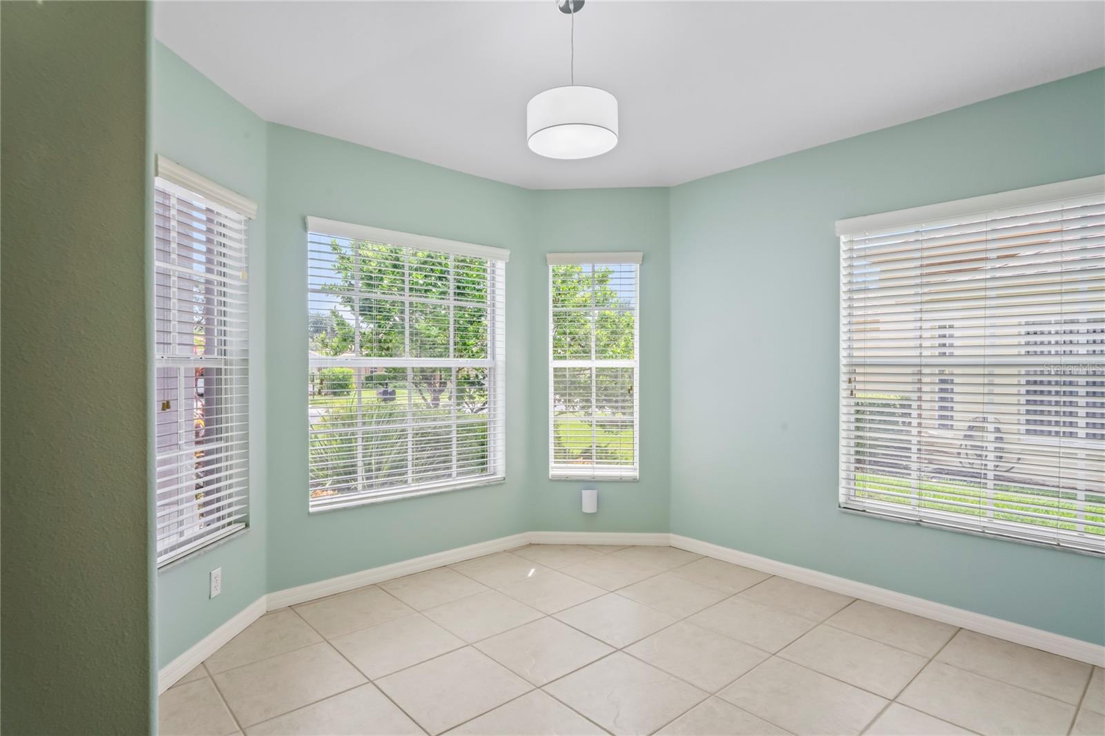 Image 18 of 91 For 18523 Fairway Green Drive