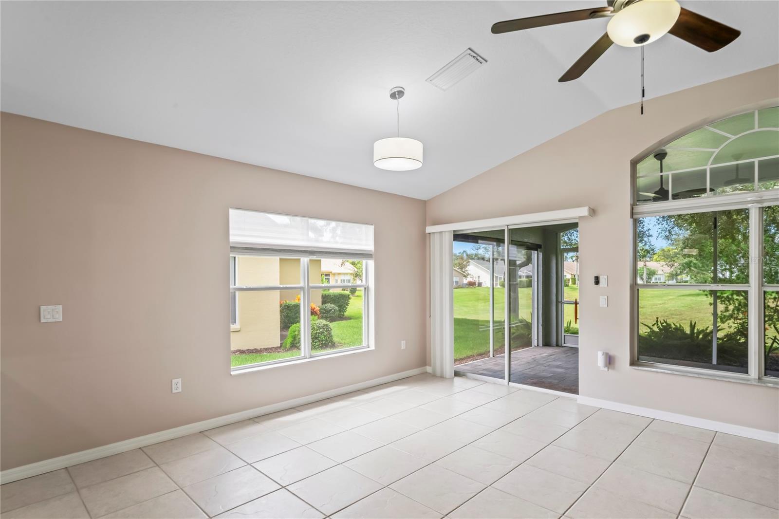 Image 21 of 91 For 18523 Fairway Green Drive