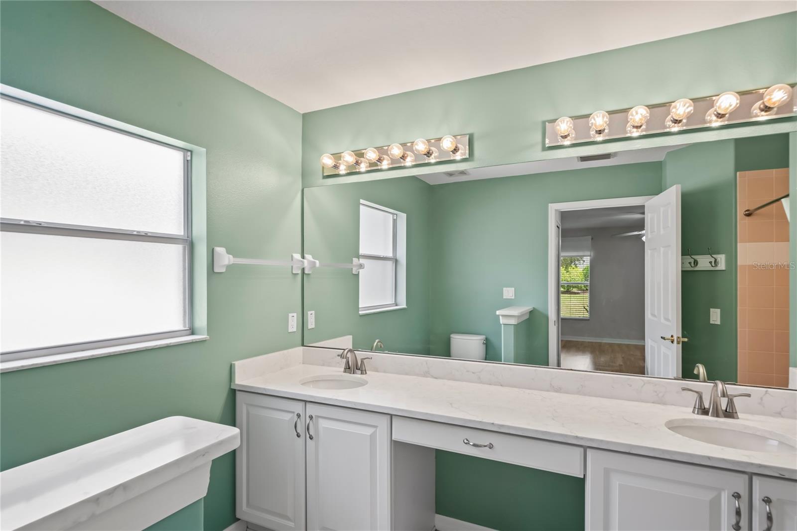 Image 27 of 91 For 18523 Fairway Green Drive