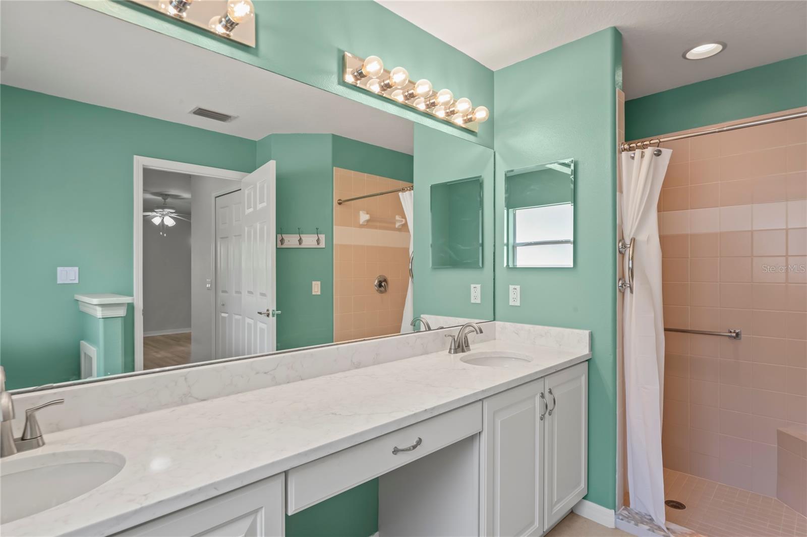 Image 28 of 91 For 18523 Fairway Green Drive
