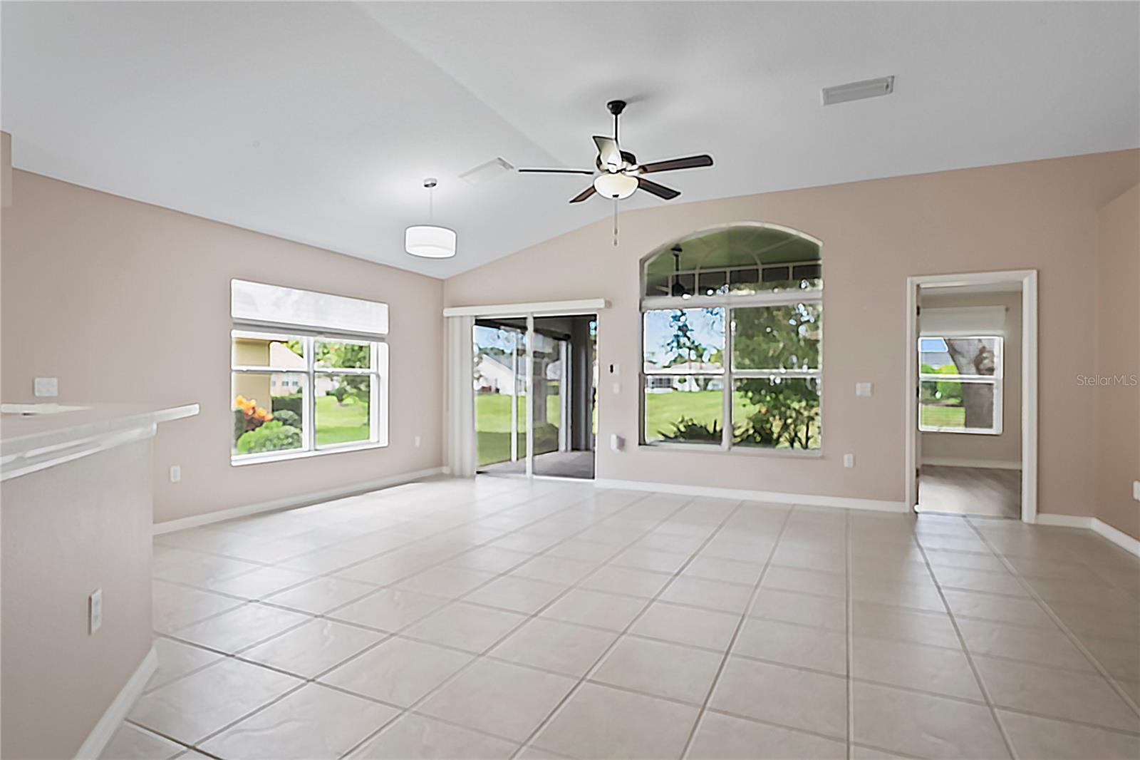 Image 8 of 91 For 18523 Fairway Green Drive