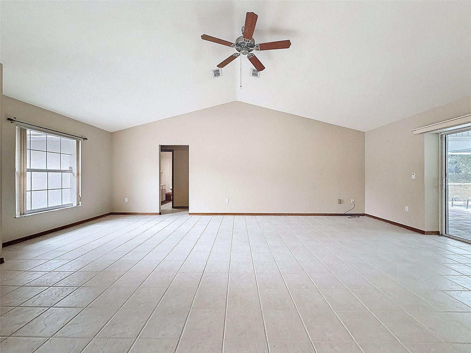 Listing photo id 8 for 12061 Glen Haven Street