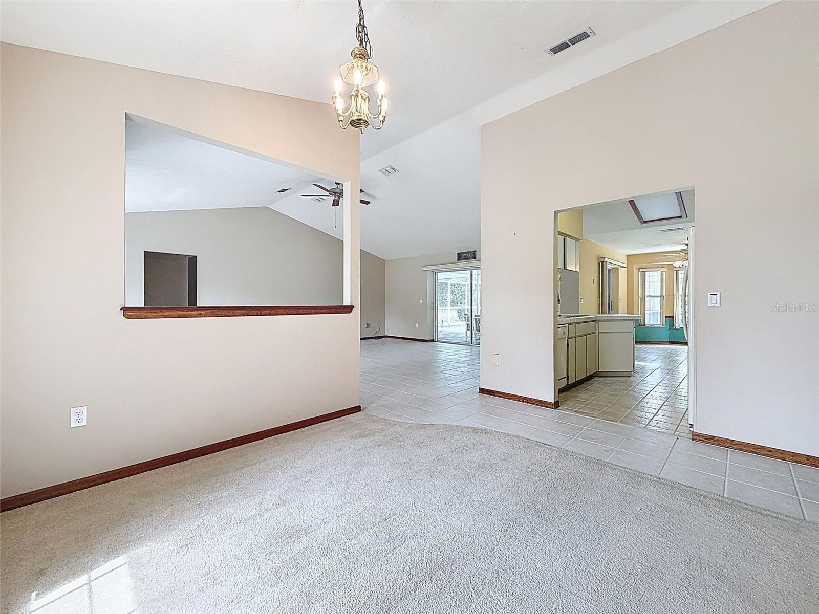 Listing photo id 13 for 12061 Glen Haven Street