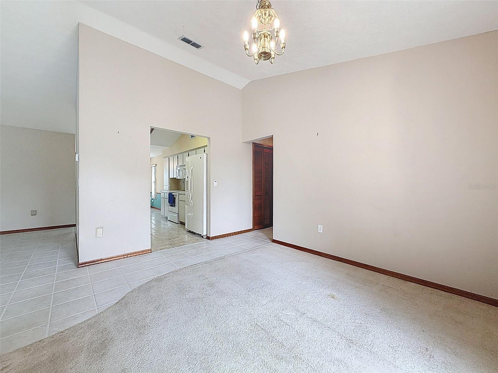 Listing photo id 15 for 12061 Glen Haven Street