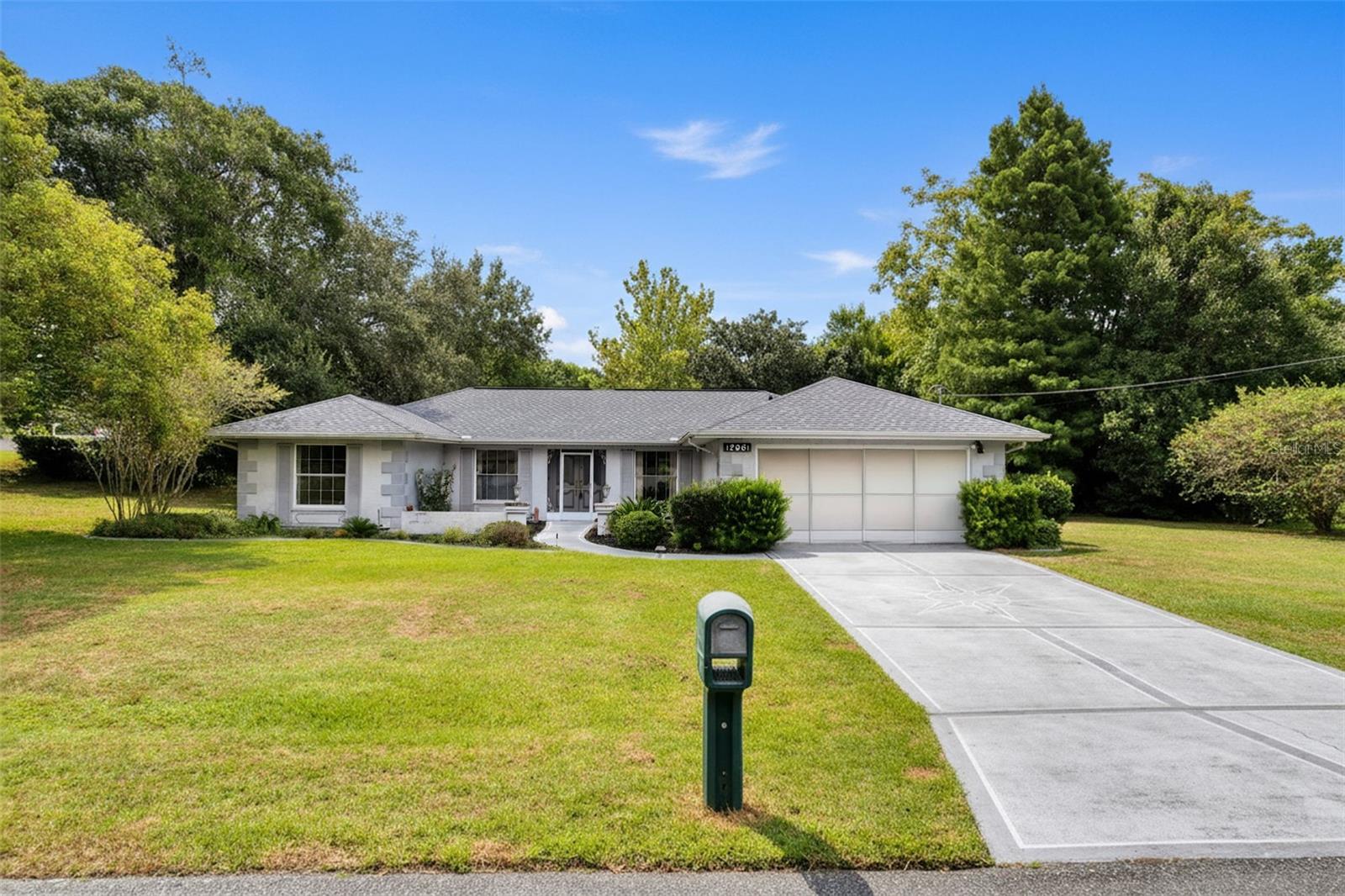 Listing photo id 0 for 12061 Glen Haven Street