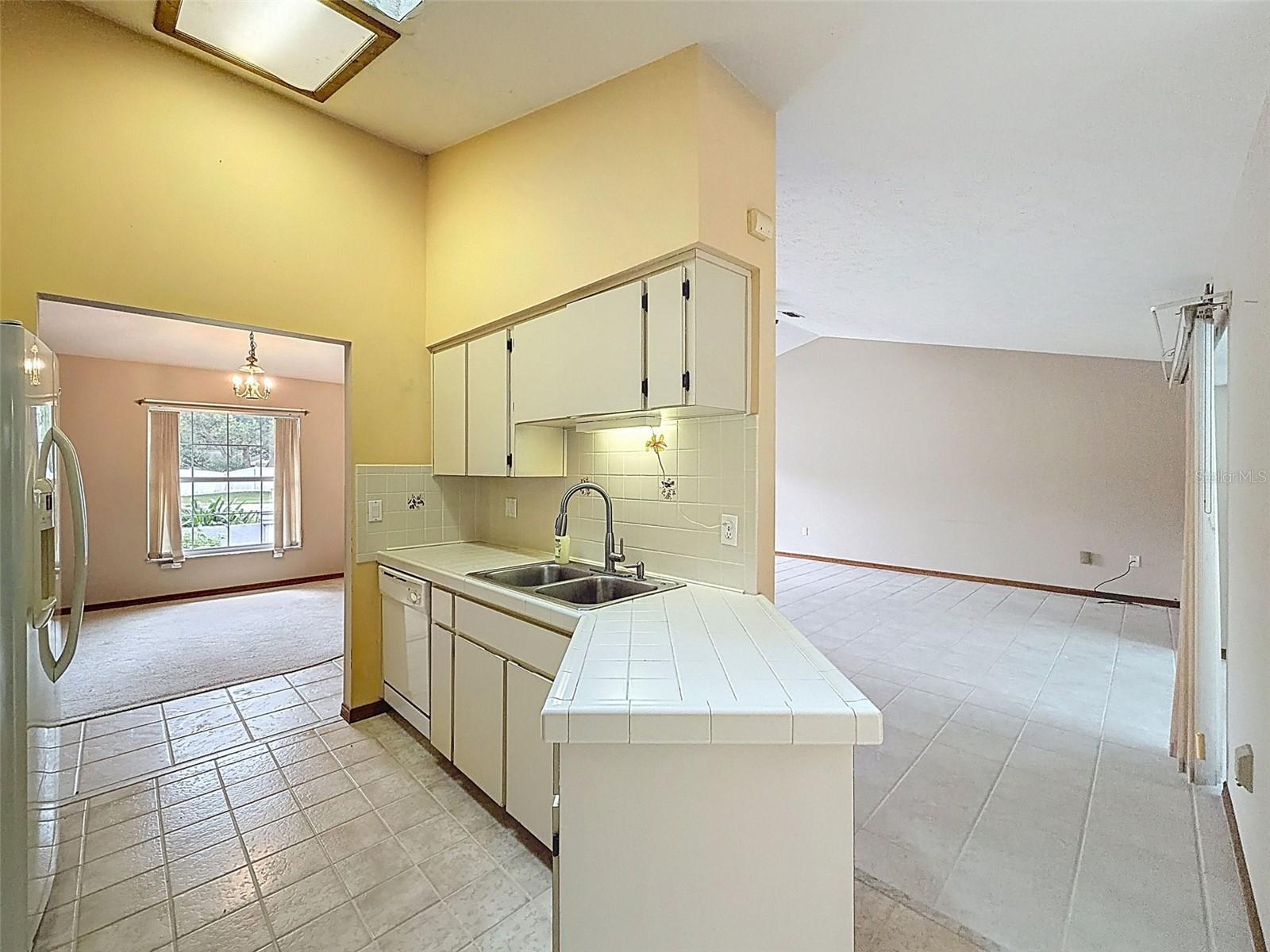 Listing photo id 21 for 12061 Glen Haven Street