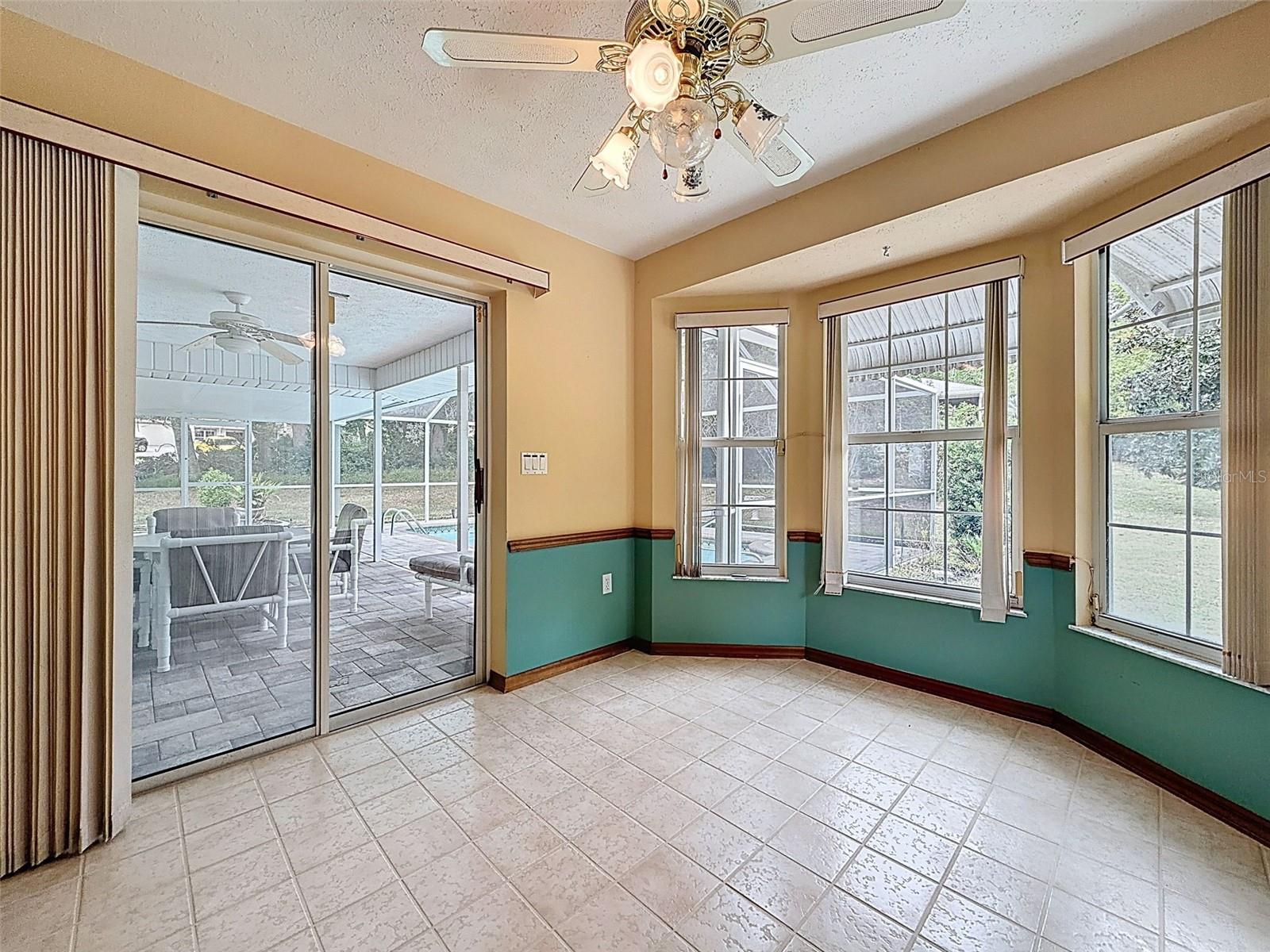 Listing photo id 24 for 12061 Glen Haven Street