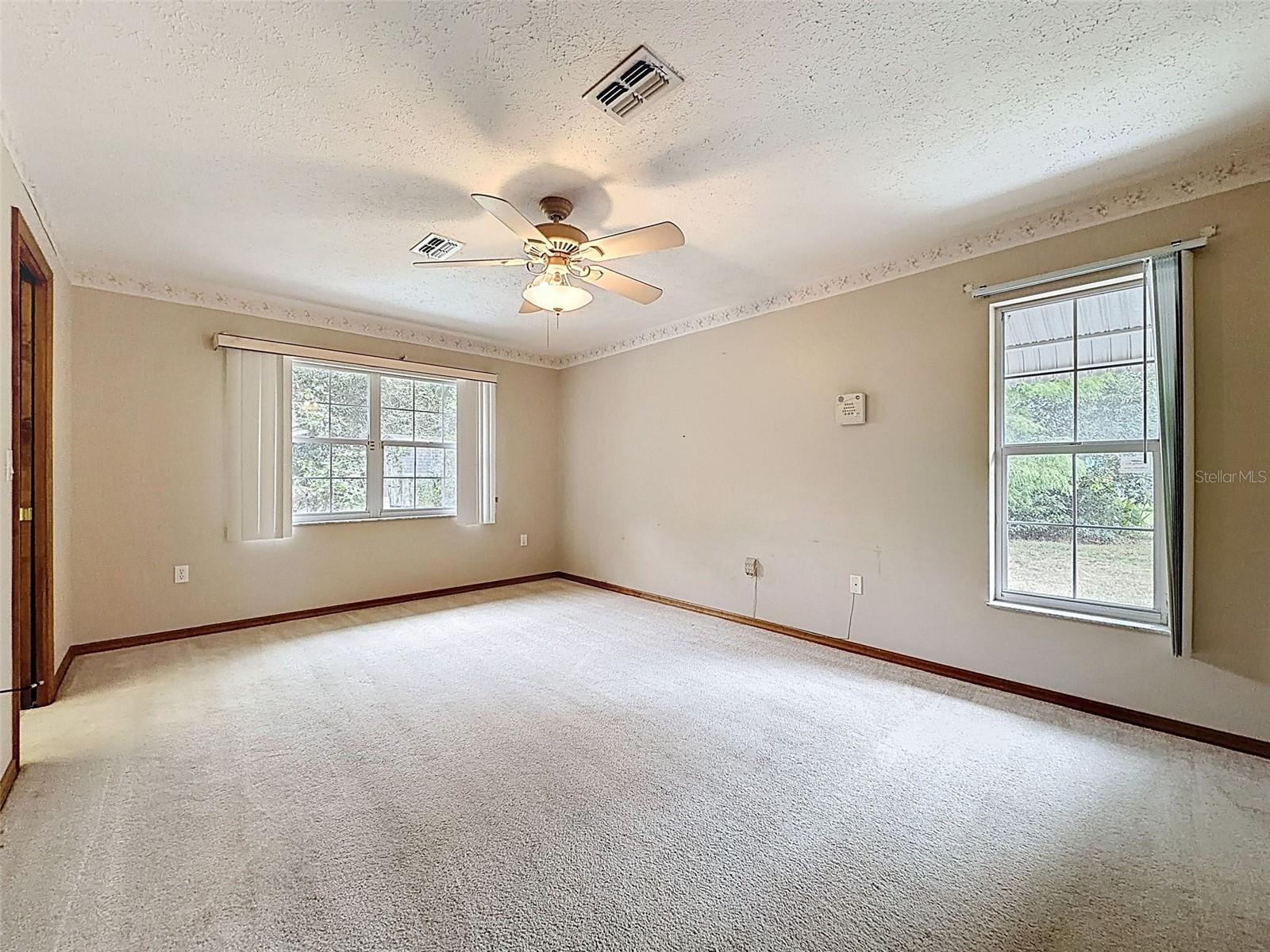 Listing photo id 25 for 12061 Glen Haven Street