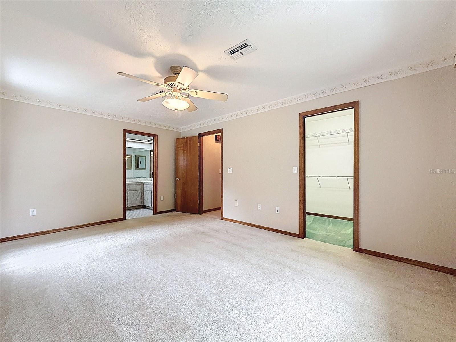 Listing photo id 28 for 12061 Glen Haven Street