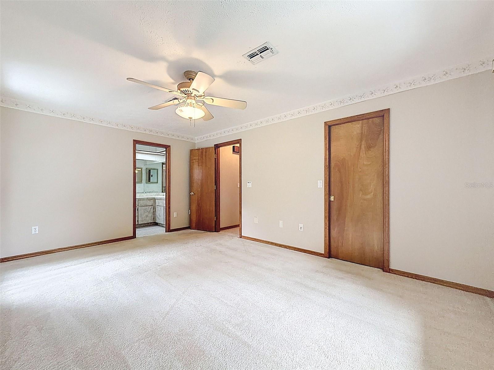 Listing photo id 29 for 12061 Glen Haven Street