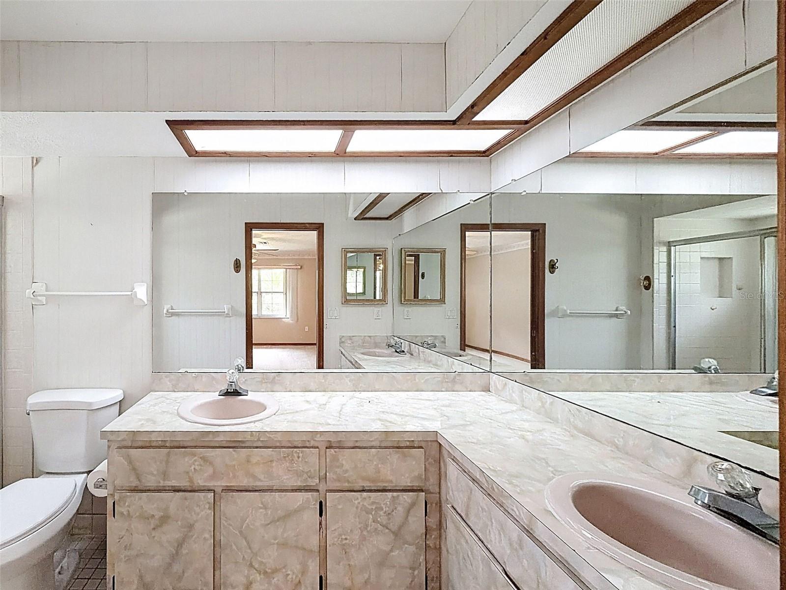 Listing photo id 31 for 12061 Glen Haven Street