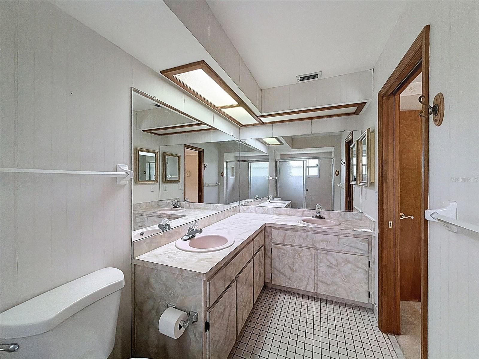 Listing photo id 32 for 12061 Glen Haven Street