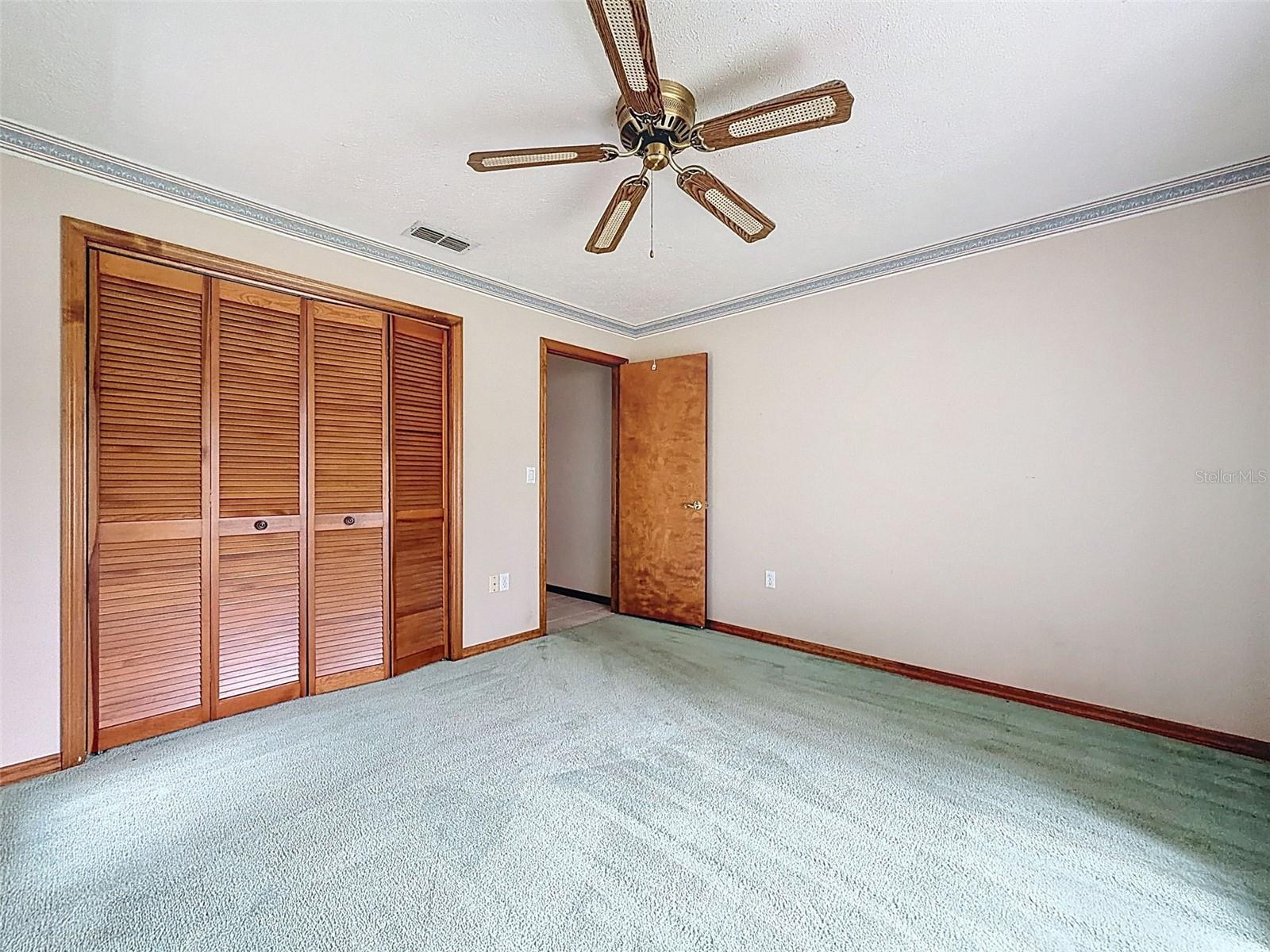 Listing photo id 37 for 12061 Glen Haven Street