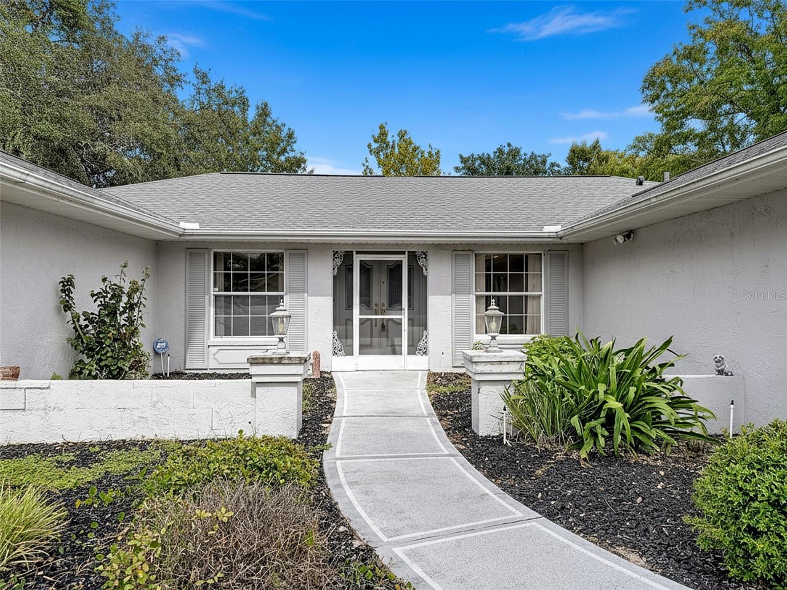 Listing photo id 2 for 12061 Glen Haven Street