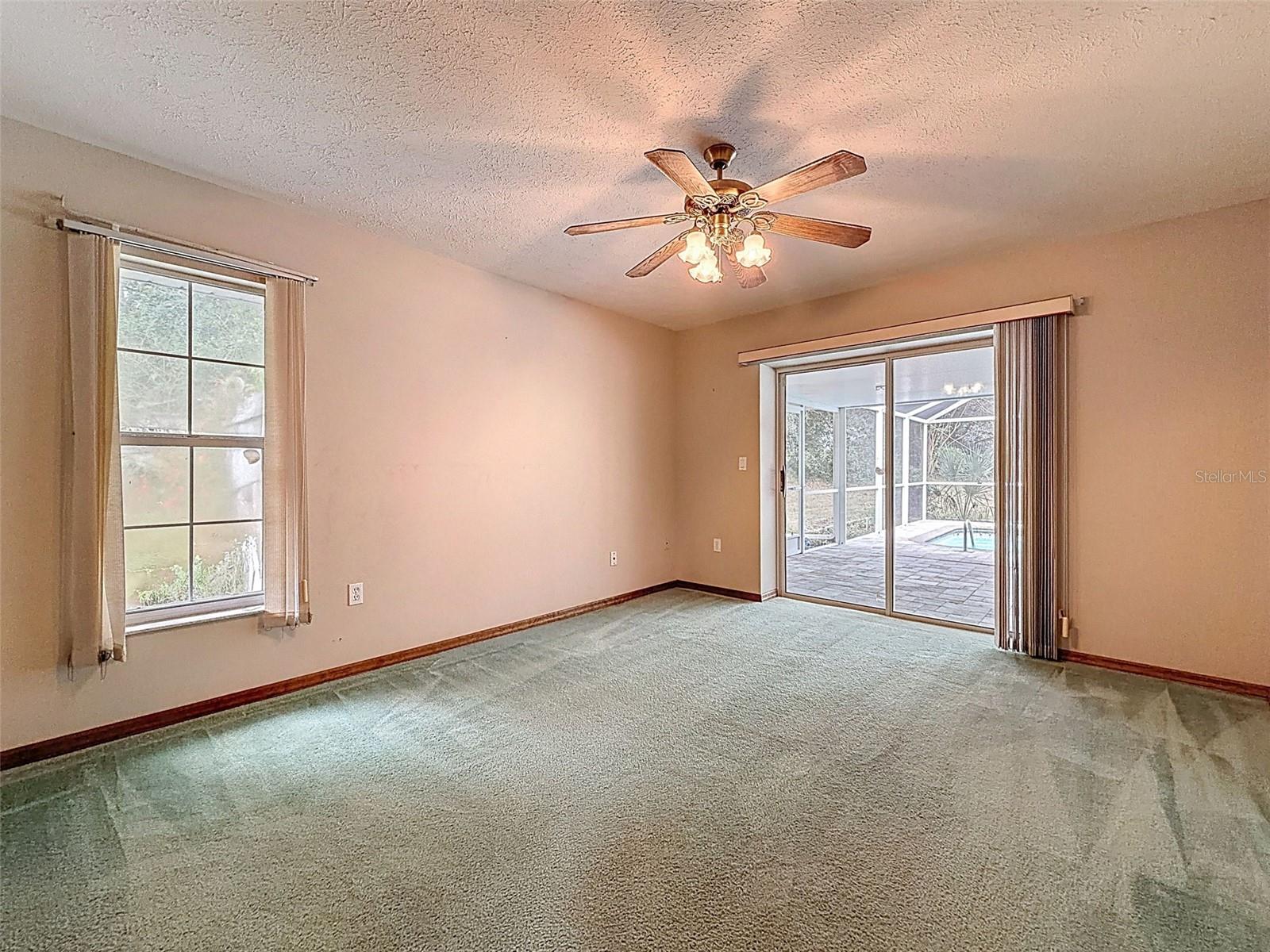 Listing photo id 41 for 12061 Glen Haven Street