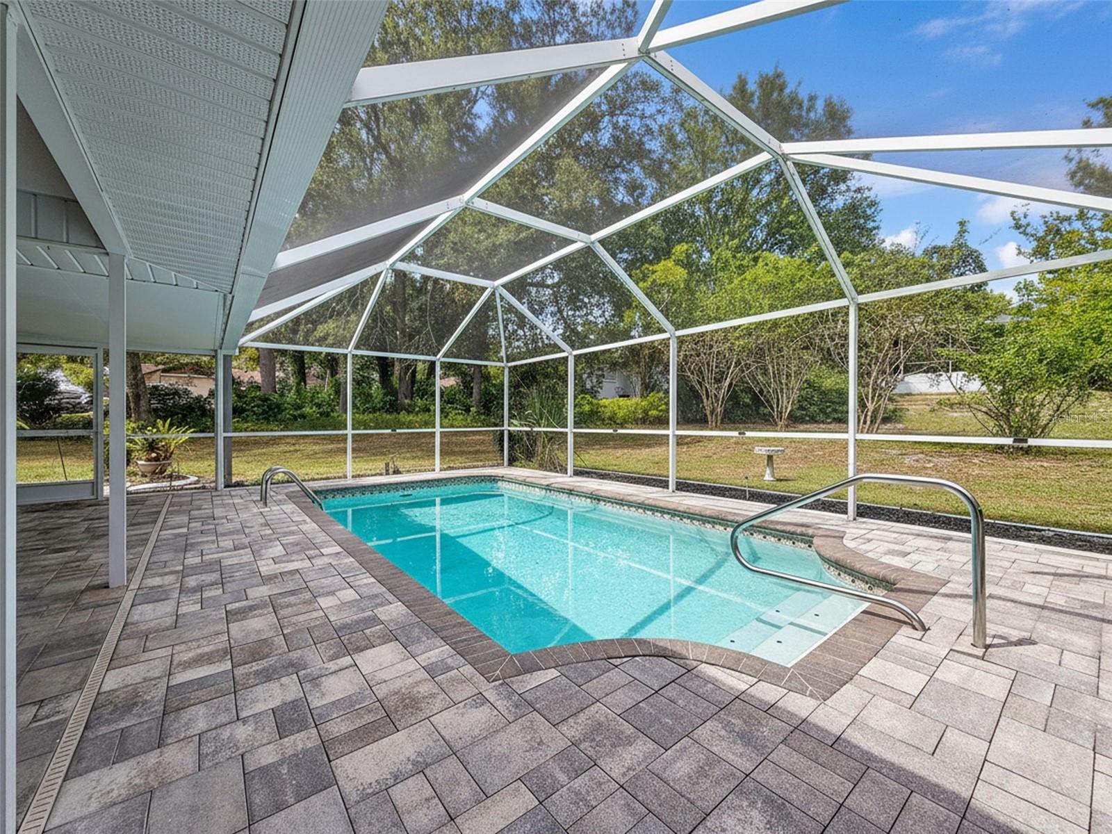 Listing photo id 52 for 12061 Glen Haven Street