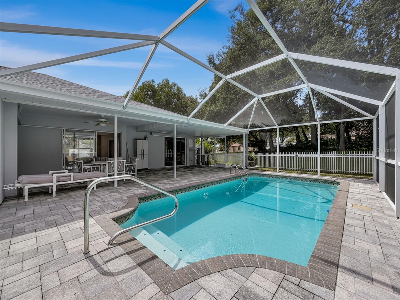 Listing photo id 53 for 12061 Glen Haven Street