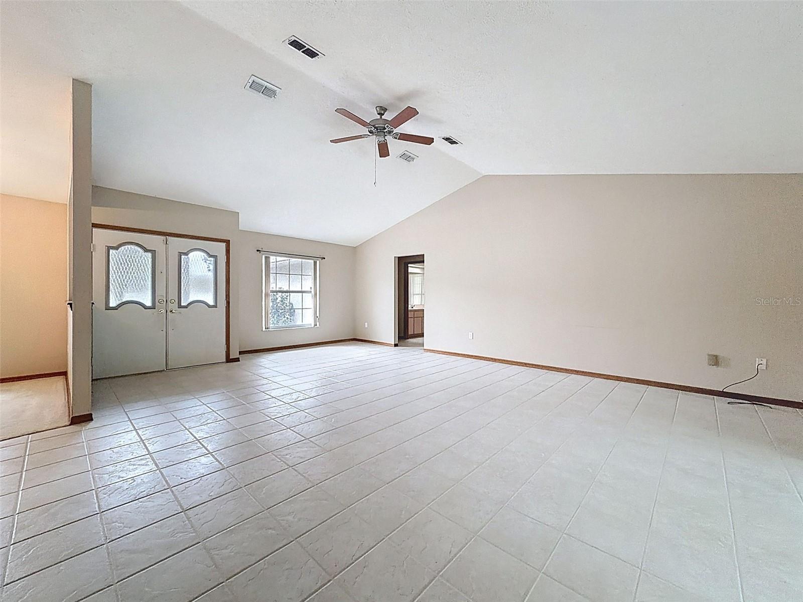 Listing photo id 4 for 12061 Glen Haven Street