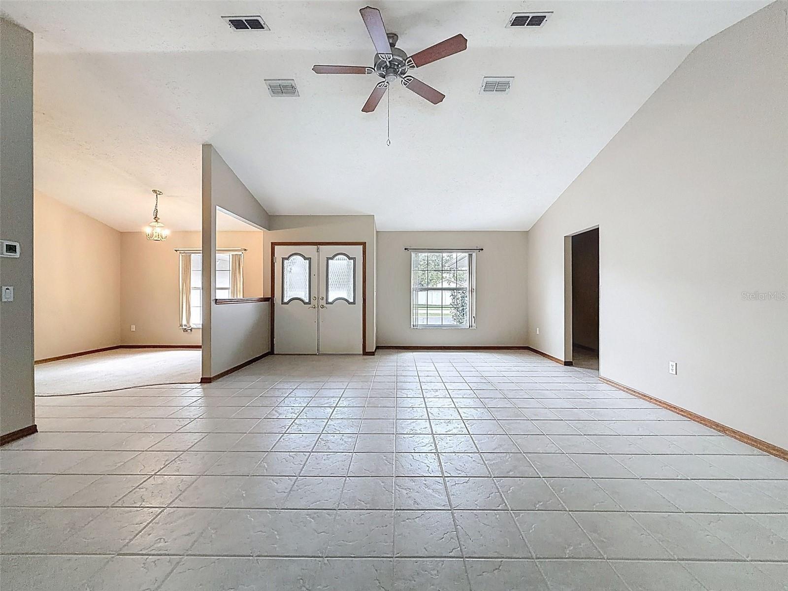 Listing photo id 5 for 12061 Glen Haven Street