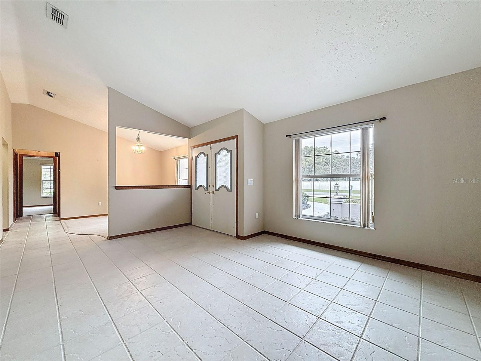 Listing photo id 7 for 12061 Glen Haven Street