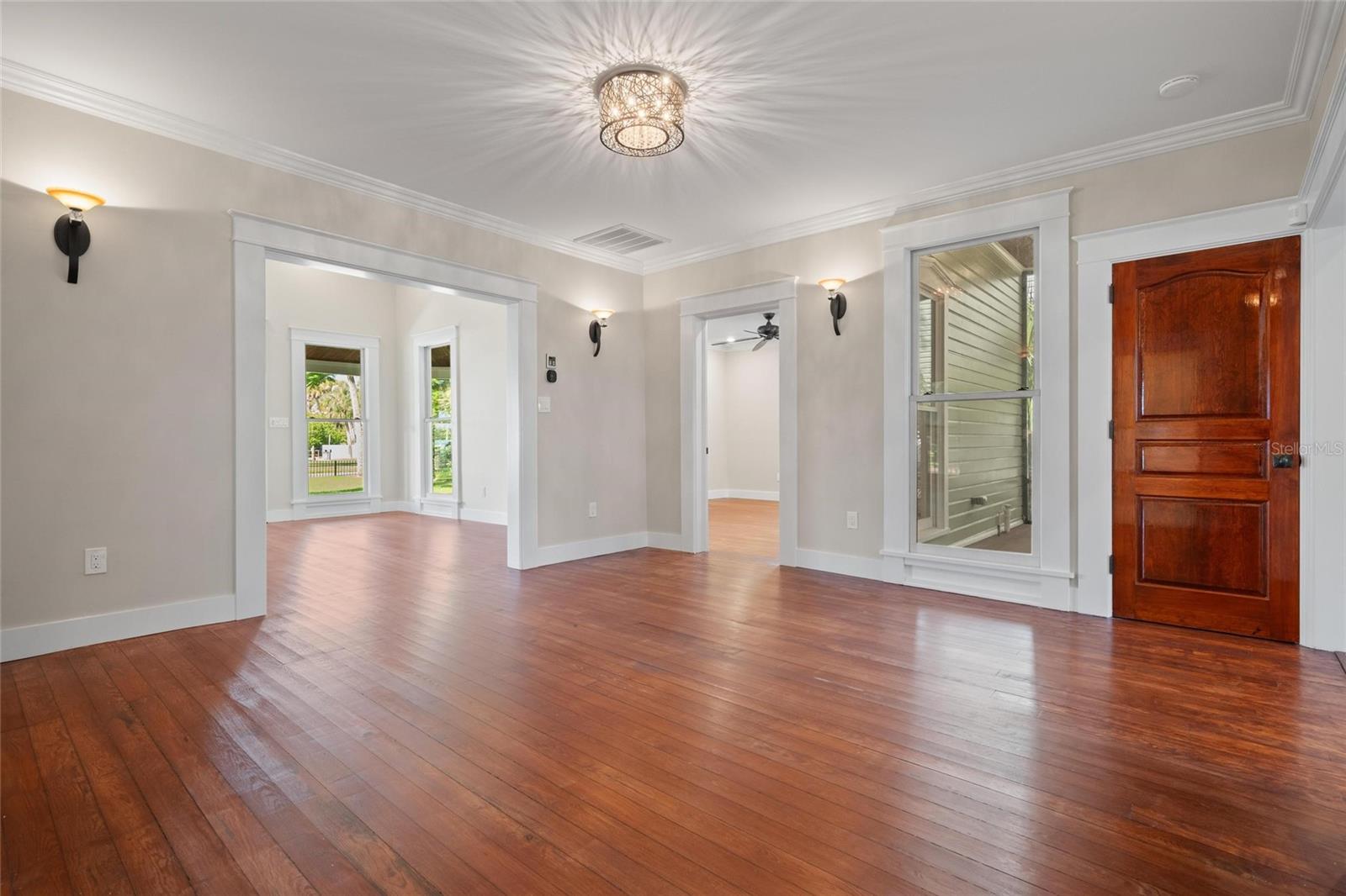 Image 15 of 53 For 184 Spring Boulevard